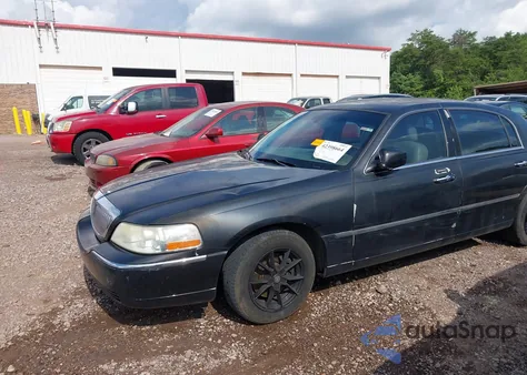 2003 Lincoln Town Car Signature из США, поврежденный, VIN 1LNHM82W03Y627175